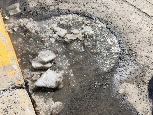 Un égout complètement glacé!